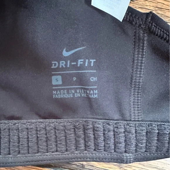 Nike Swoosh Collection: Light Support Women’s Black Non-Padded Sports Bra Top - Picture 3 of 4